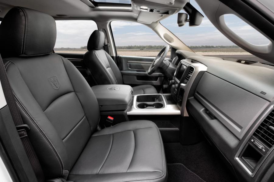 Интерьер Ram 1500 SLT Crew Cab (DS) 2018 года  (EU) (фото 2 из 2)